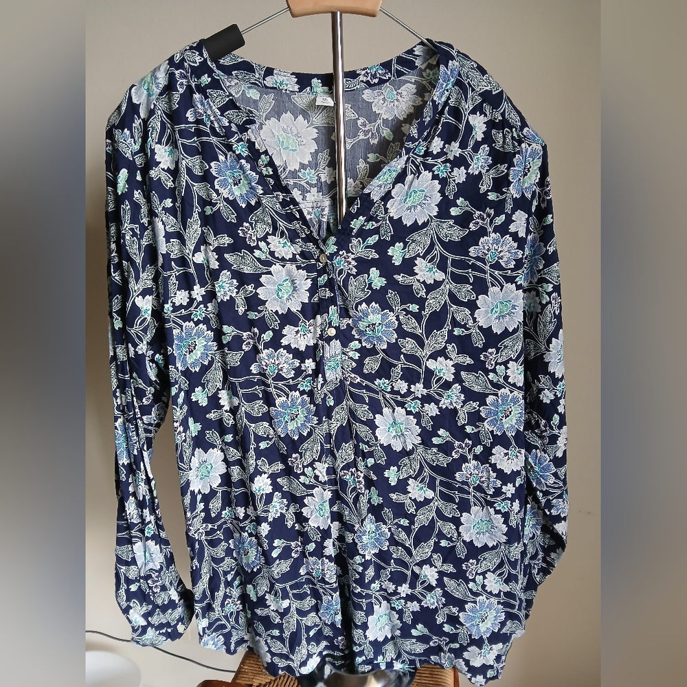 Old Navy Floral Top Size XXL Tall